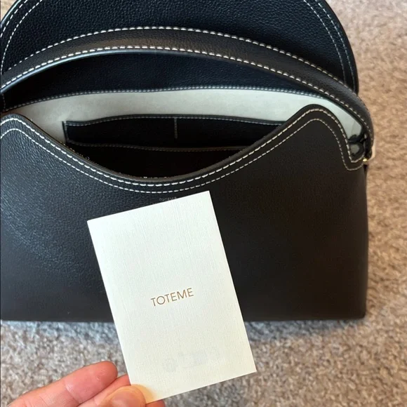 New Toteme t-lock bag in black with white contrast stitching - Picture 9 of 9